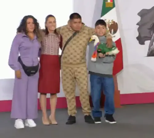 El pato Merlín y su familia asisten a la mañanera invitados por Sheinbaum