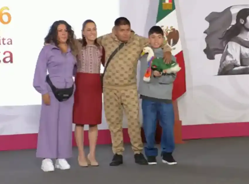 El pato Merlín y su familia asisten a la mañanera invitados por Sheinbaum