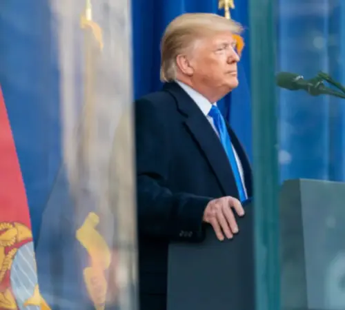 Trump defiende acuerdo con Irán y califica de “tontos” a sus críticos