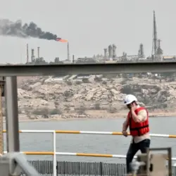 Estados Unidos suspende sanciones al petróleo iraní hasta agosto en busca de consolidar la paz