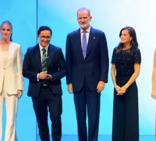 Astrofísico mexicano de la UNAM hace historia en España con premio internacional | Astrofísico mexicano de la UNAM hace historia en España con premio internacional