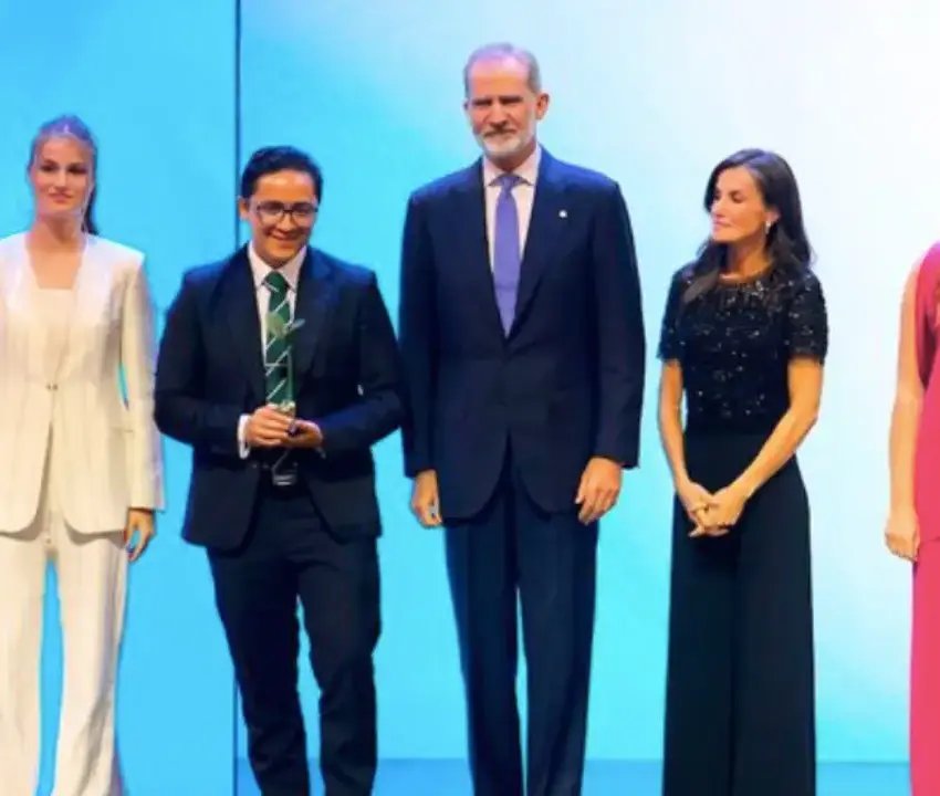 Astrofísico mexicano de la UNAM hace historia en España con premio internacional | Astrofísico mexicano de la UNAM hace historia en España con premio internacional