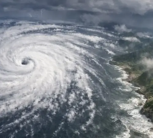 Huracán Genevieve alcanza categoría 5 y mantiene en alerta por lluvias | Huracán Genevieve alcanza categoría 5 y mantiene en alerta por lluvias
