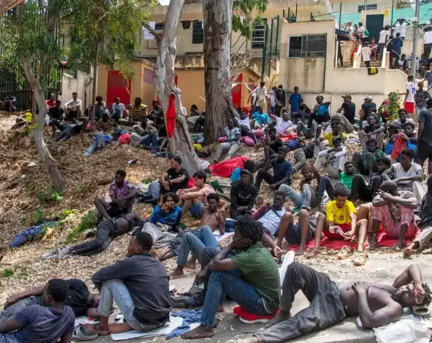 Migrantes en Ceuta desatan crisis y España moviliza al Ejército | Migrantes en Ceuta desatan crisis y España moviliza al Ejército