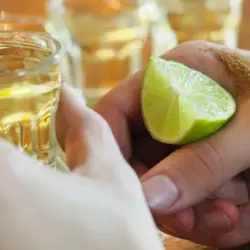 Cofepris alerta sobre falsificación del tequila Gran Centenario Añejo | Detectan tequila Gran Centenario Añejo falsificado advertencia de Cofepris