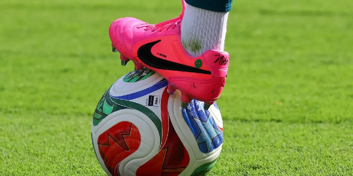 Por qué tantos futbolistas usan botines rosas en el Mundial 2026 La explicación va más allá de la moda | Por qué tantos futbolistas usan botines rosas en el Mundial 2026 La explicación va más allá de la moda