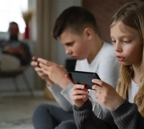 Especialistas advierten que jóvenes podrían perder hasta 20 años de su vida en redes sociales | Jóvenes perderían 20 años en redes sociale