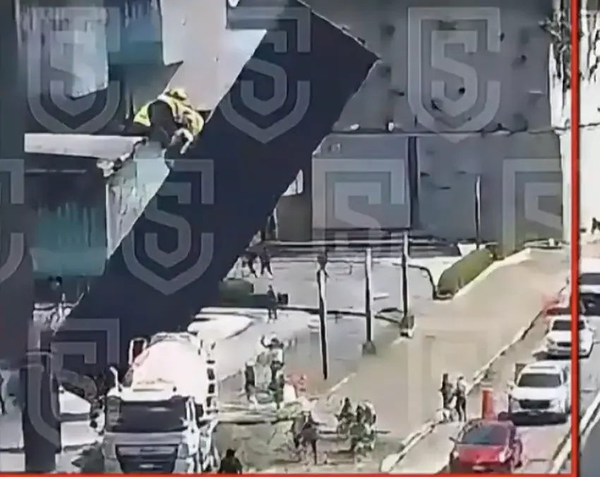 Estructura metálica cae cerca de Paseo Interlomas y deja dos muertos