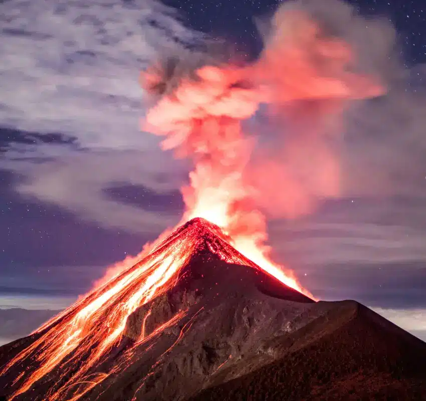 Autoridades guatemaltecas ordenan evacuaciones por erupción del volcán de Fuego | Volcán de fuego evacuaciones