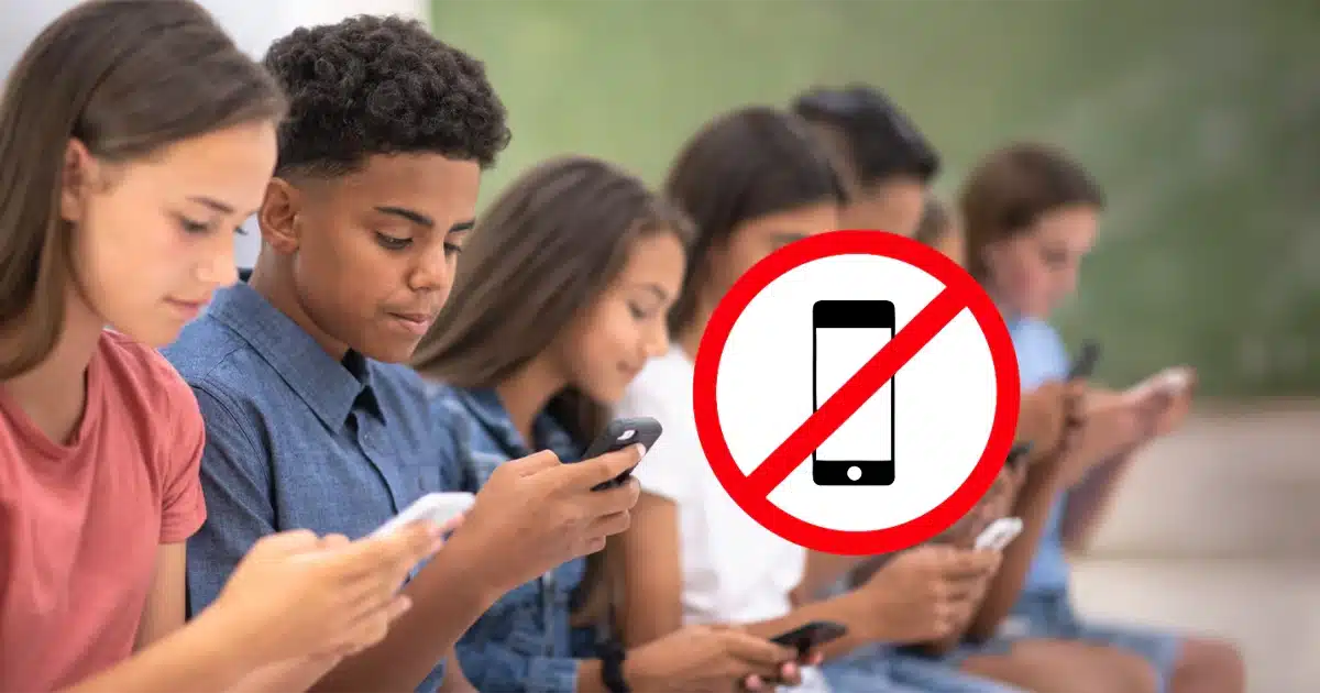 Gobierno alista regulación para celulares y redes sociales en escuelas | México analiza nuevas restricciones al uso de celulares en escuelas