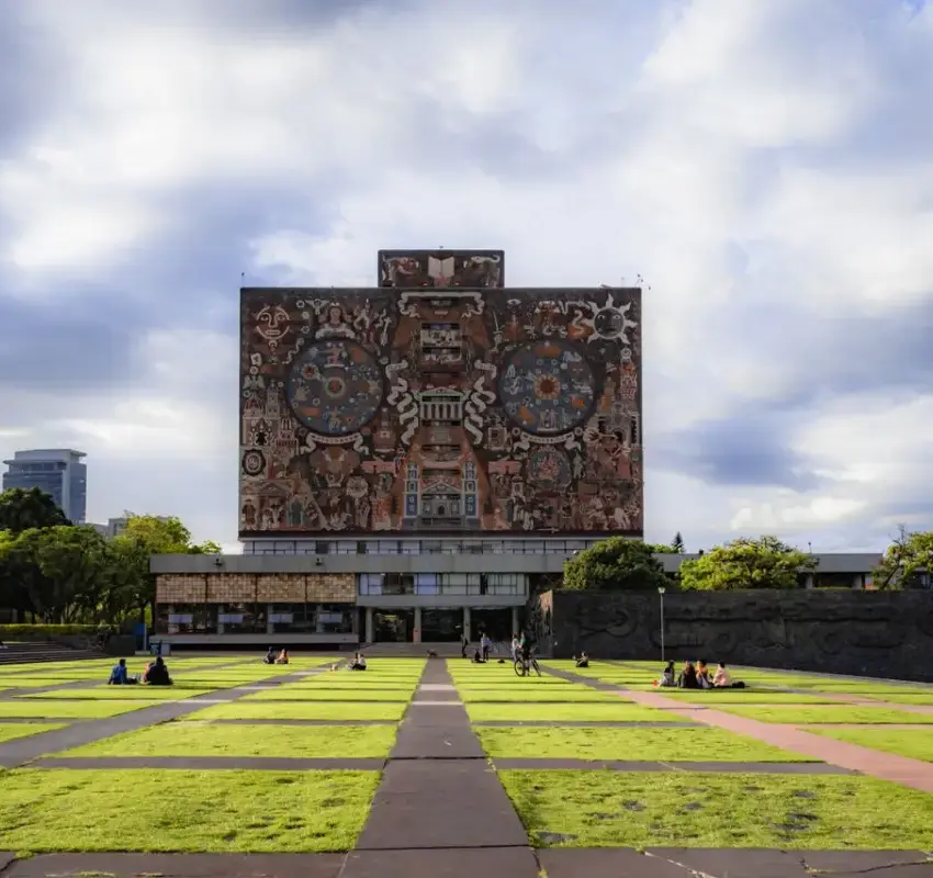 UNAM evalúa sanción millonaria a Territorium Life por fallas en examen en línea